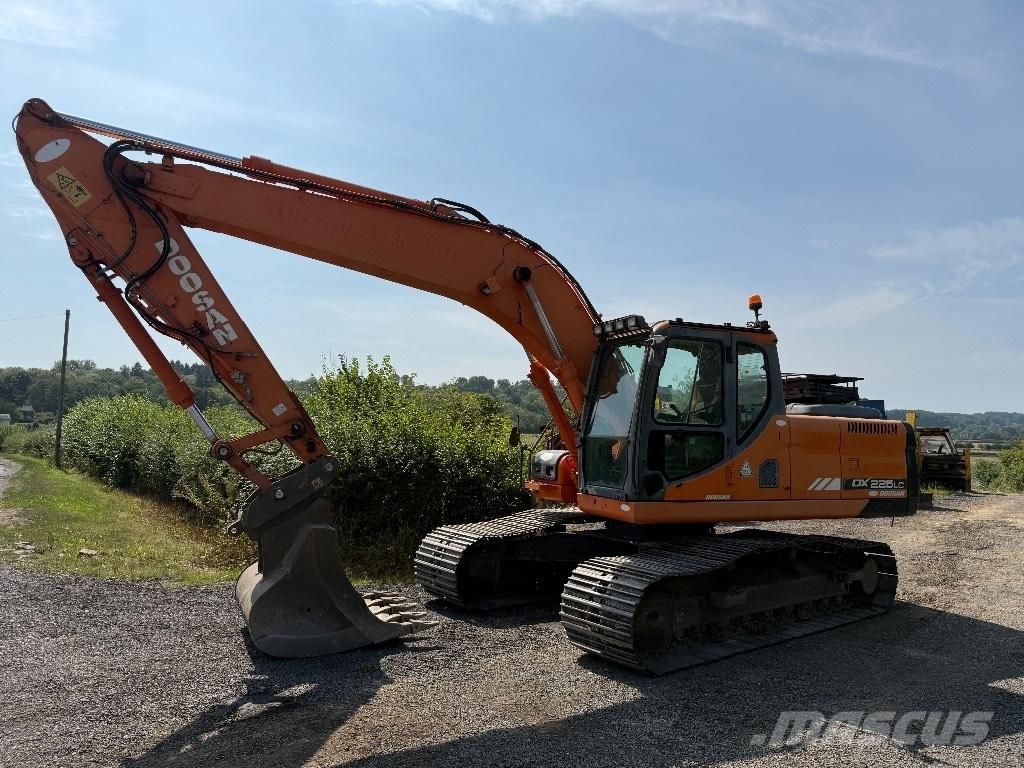 Doosan DX 225 LC Гусеничні екскаватори