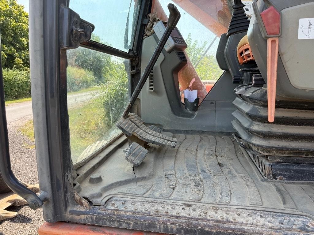 Doosan DX 225 LC Гусеничні екскаватори