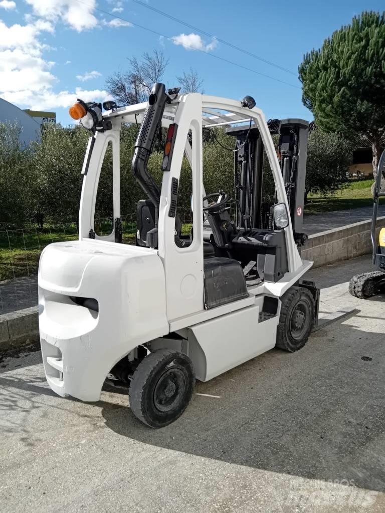 UniCarriers DX 25 Дизельні навантажувачі
