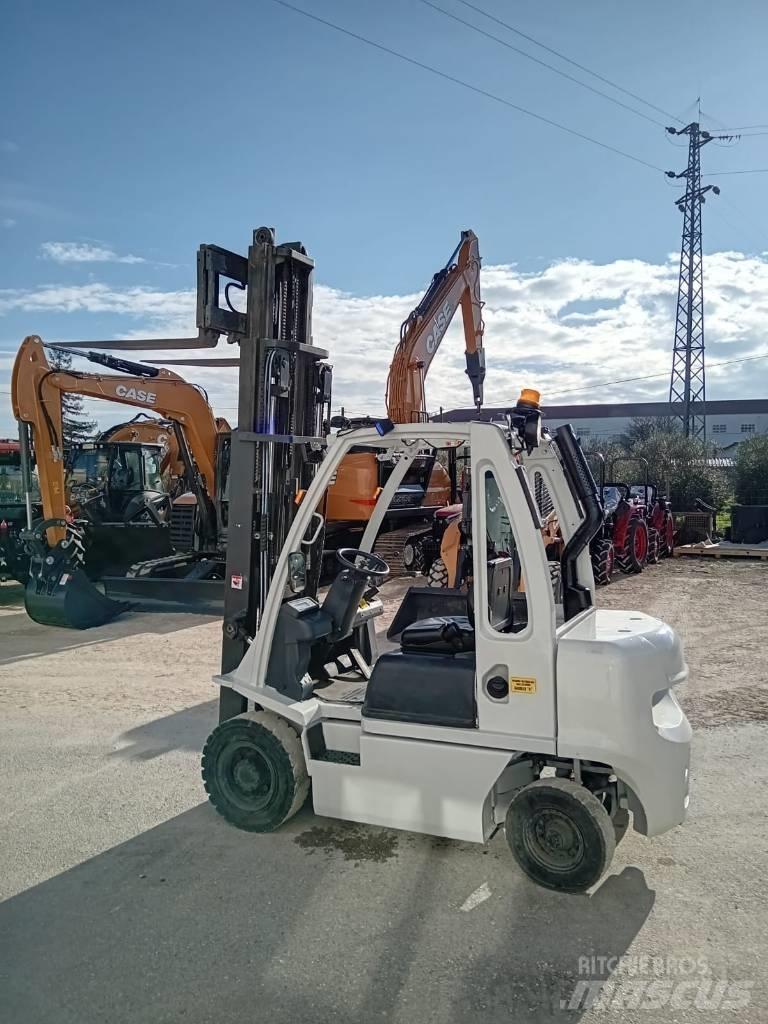 UniCarriers DX 25 Дизельні навантажувачі
