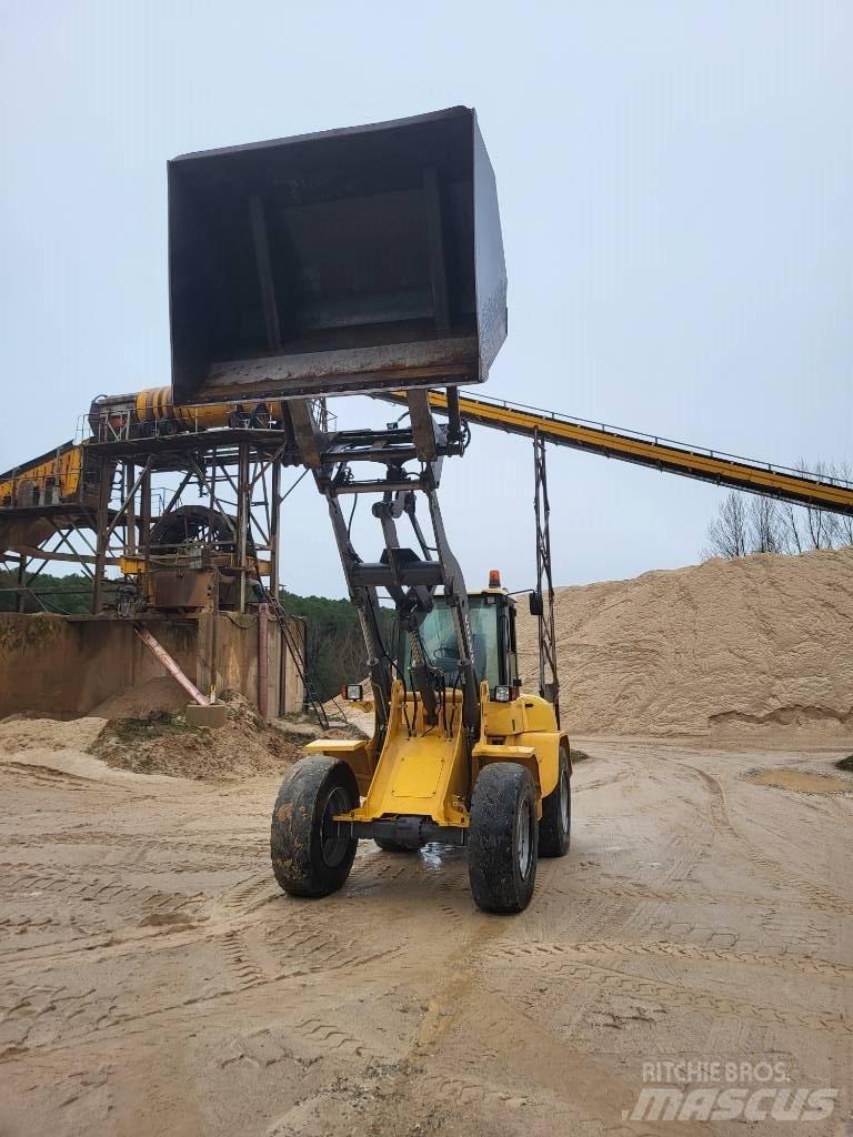 Volvo L 40 B Малі навантажувачі
