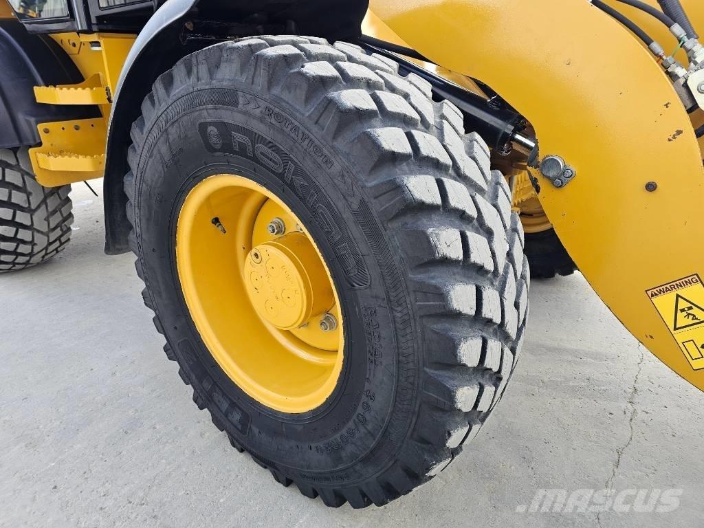 CAT 908M Фронтальні навантажувачі