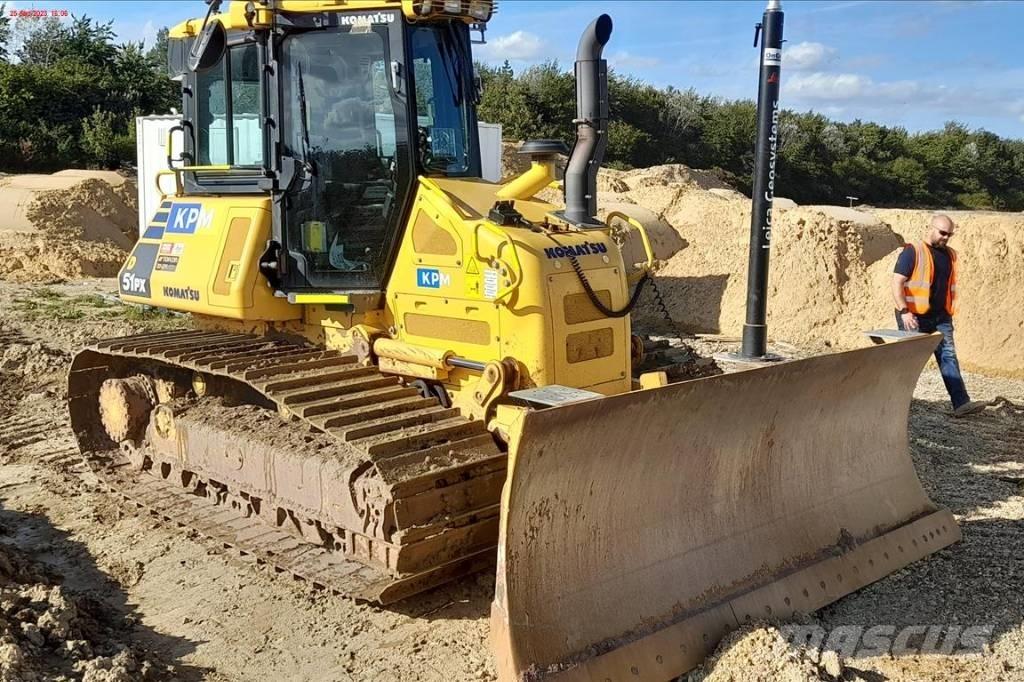 Komatsu D51 PX-24 Гусеничні бульдозери