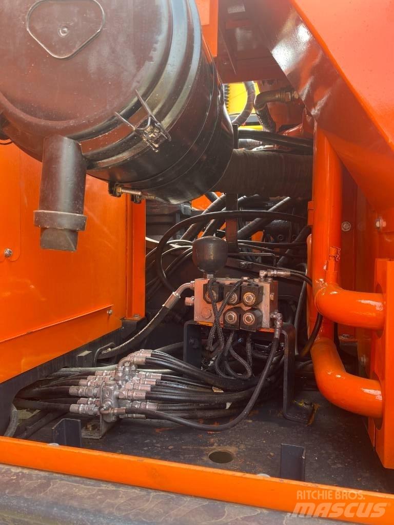 Doosan DX 300 Гусеничні екскаватори