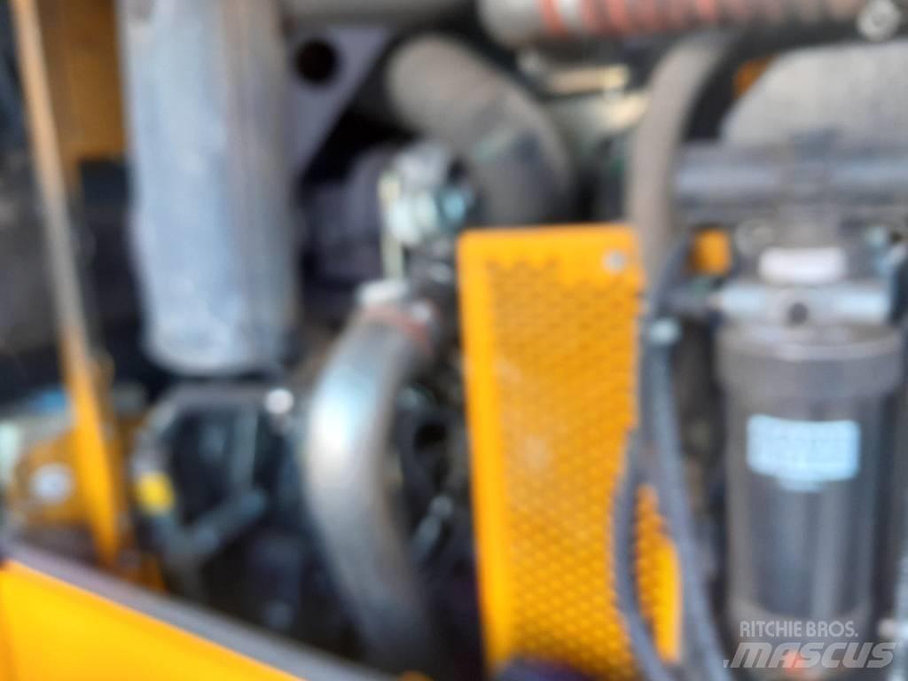 JCB 412 Телескопічний навантажувач