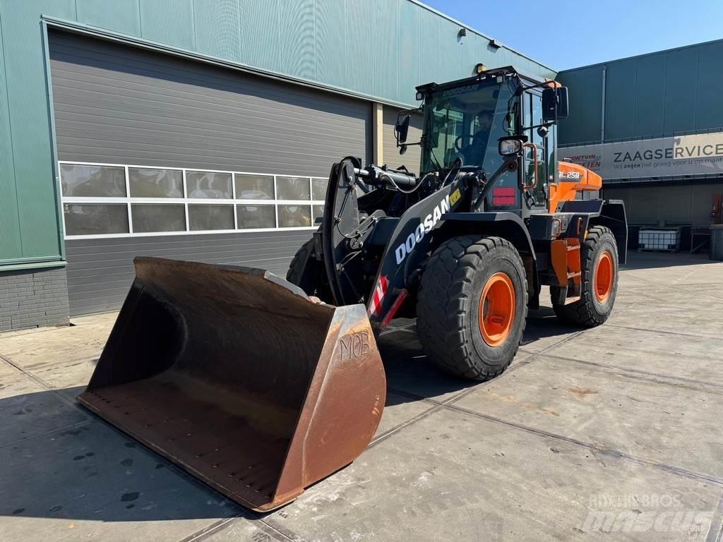 Doosan DL250-7 Фронтальні навантажувачі