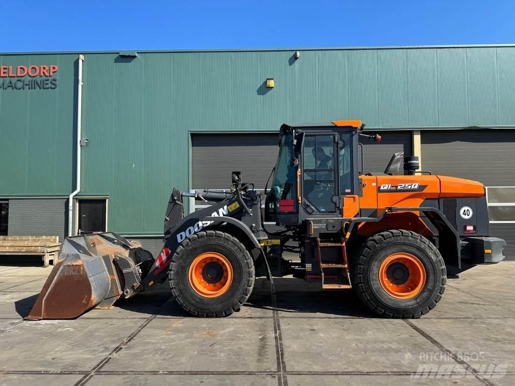 Doosan DL250-7 Фронтальні навантажувачі