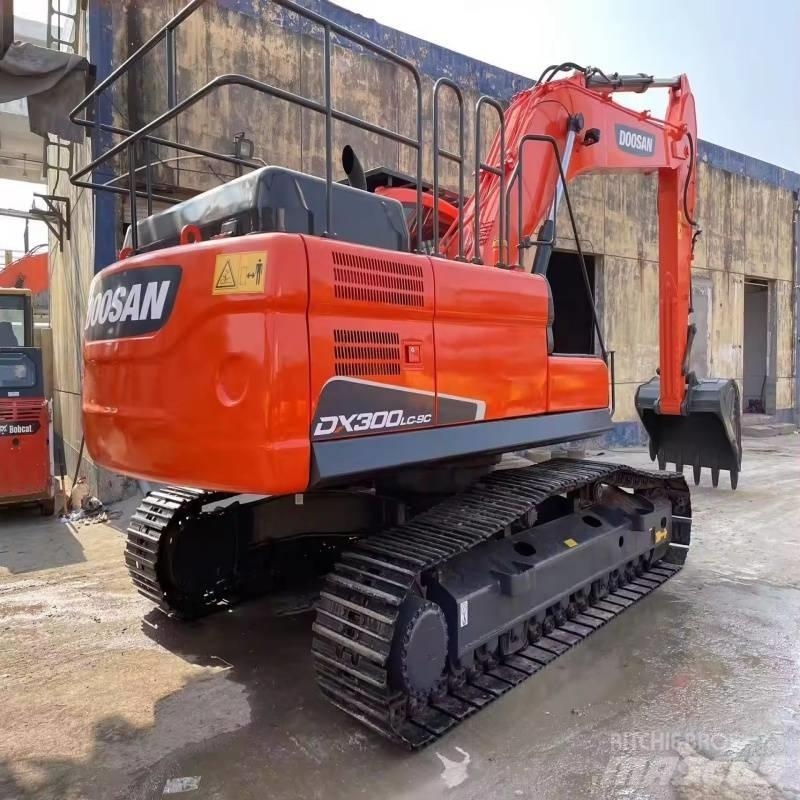 Doosan DX 300 LC-9C Гусеничні екскаватори
