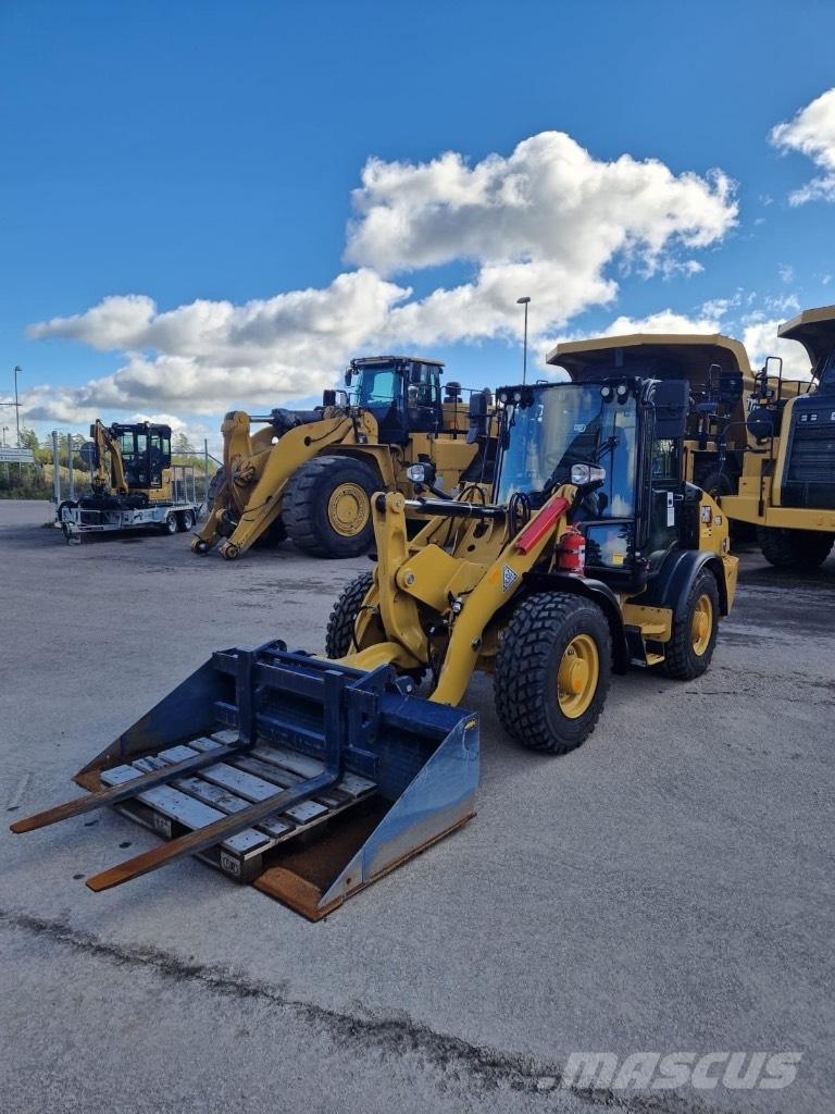 CAT 906 Фронтальні навантажувачі