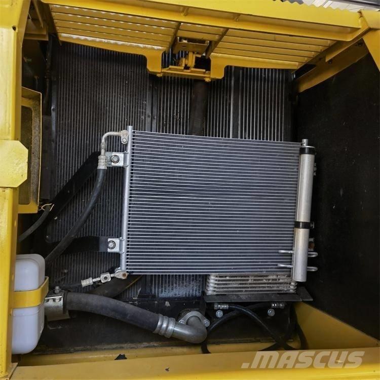 Komatsu PC200-8 Гусеничні екскаватори