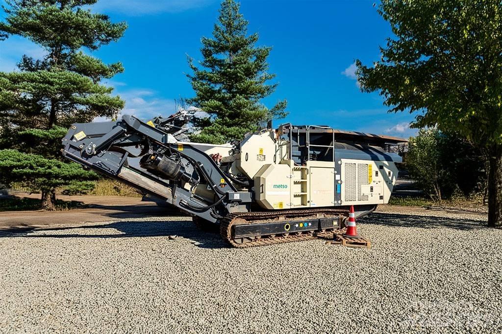 Metso J90 Мобільні дробарки