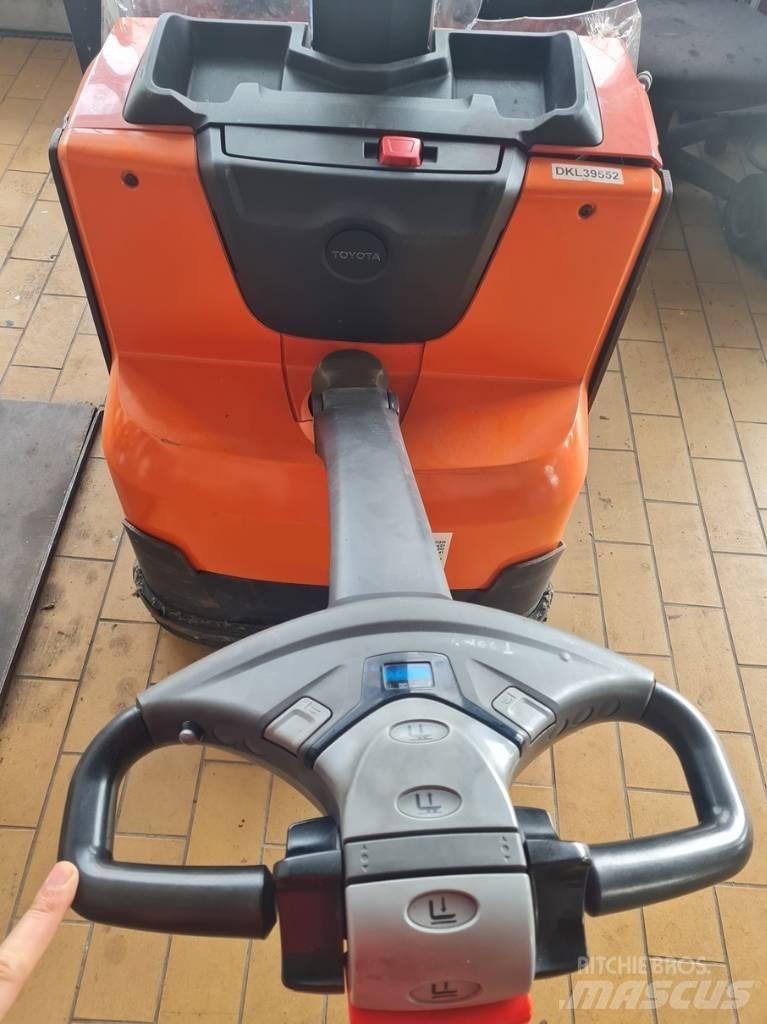 Toyota SWE080L Ручний візок