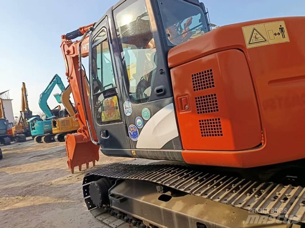 Hitachi ZX135 Гусеничні екскаватори