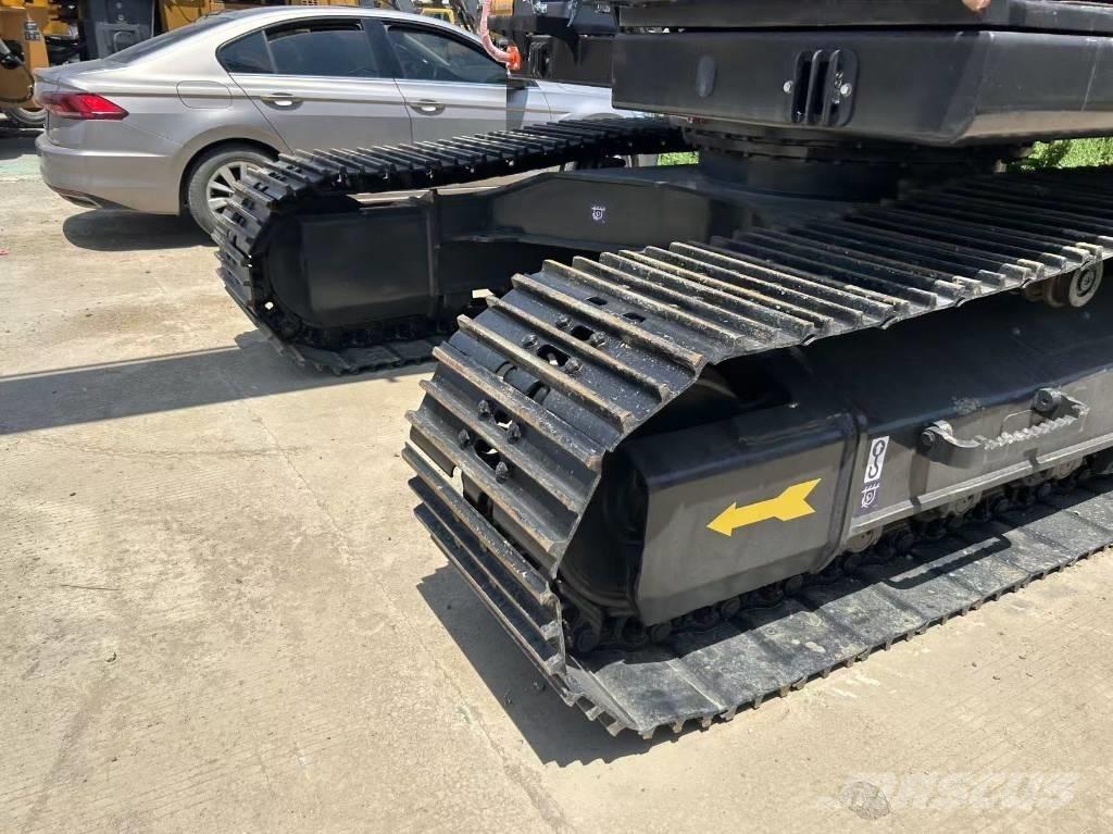 Volvo EC 220 Гусеничні екскаватори