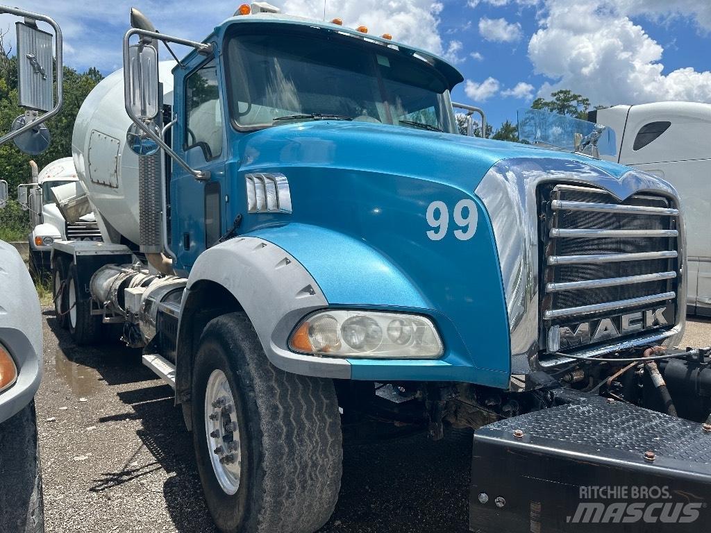 Mack GU 800 Вантажівки / спеціальні