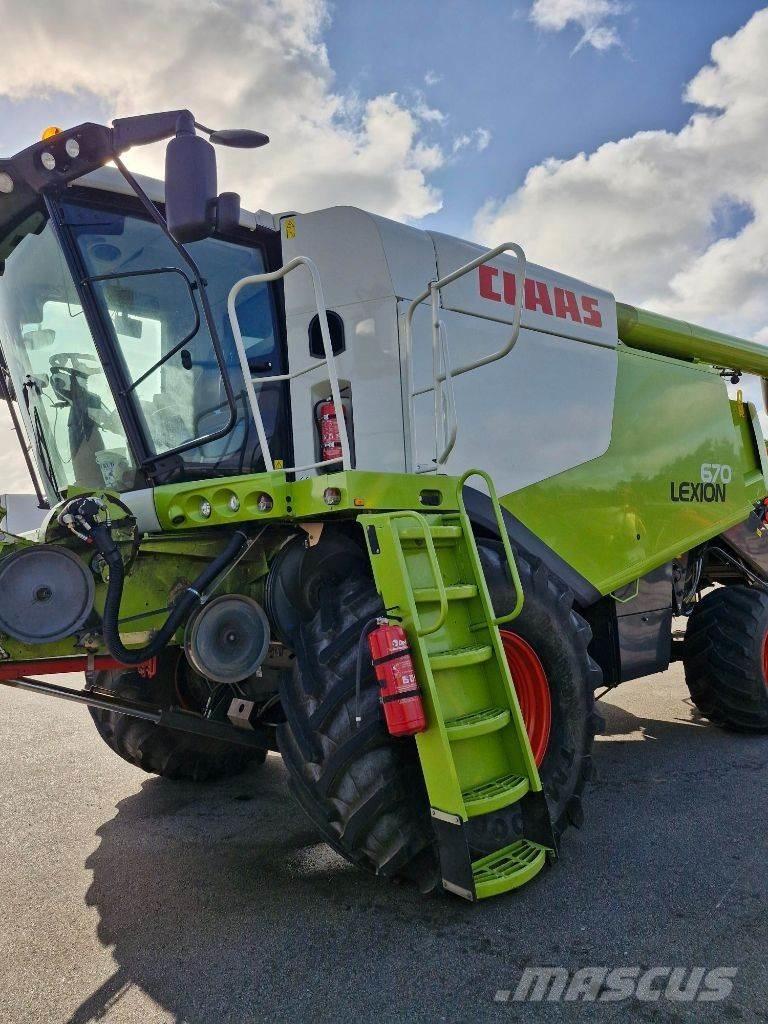 CLAAS Lexion 670 Зернозбиральні комбайни