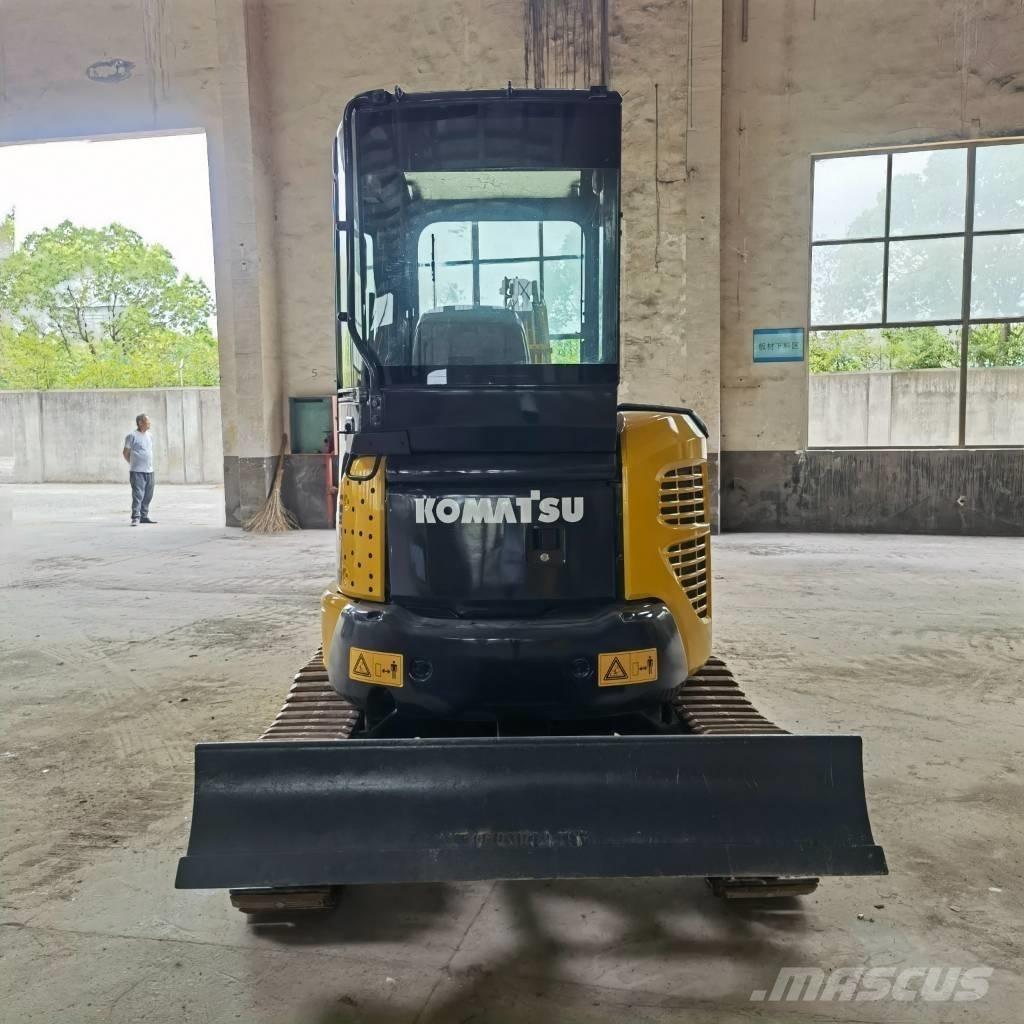 Komatsu PC30 Гусеничні екскаватори