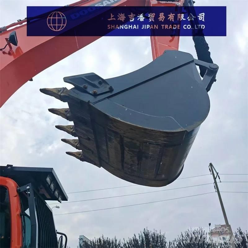 Doosan DX 225 Гусеничні екскаватори