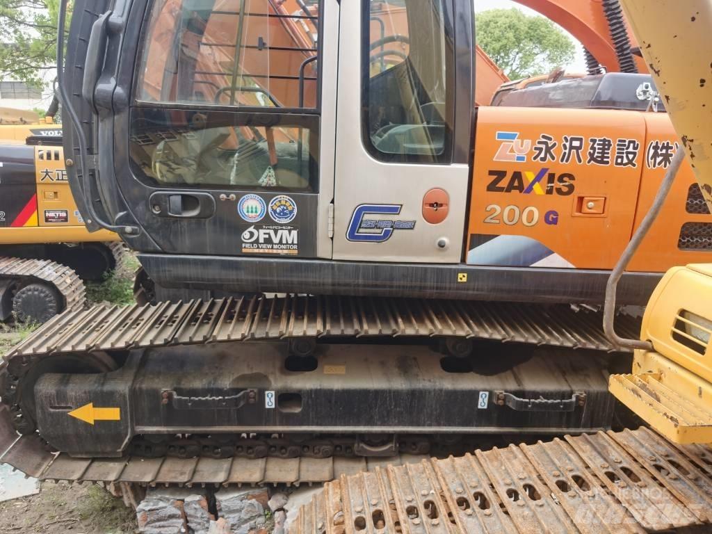 Hitachi ZX 200 Гусеничні екскаватори