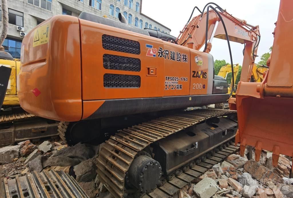 Hitachi ZX 200 Гусеничні екскаватори