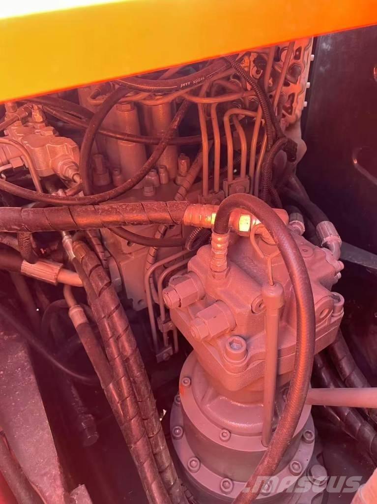 Hitachi ZX 120 Гусеничні екскаватори