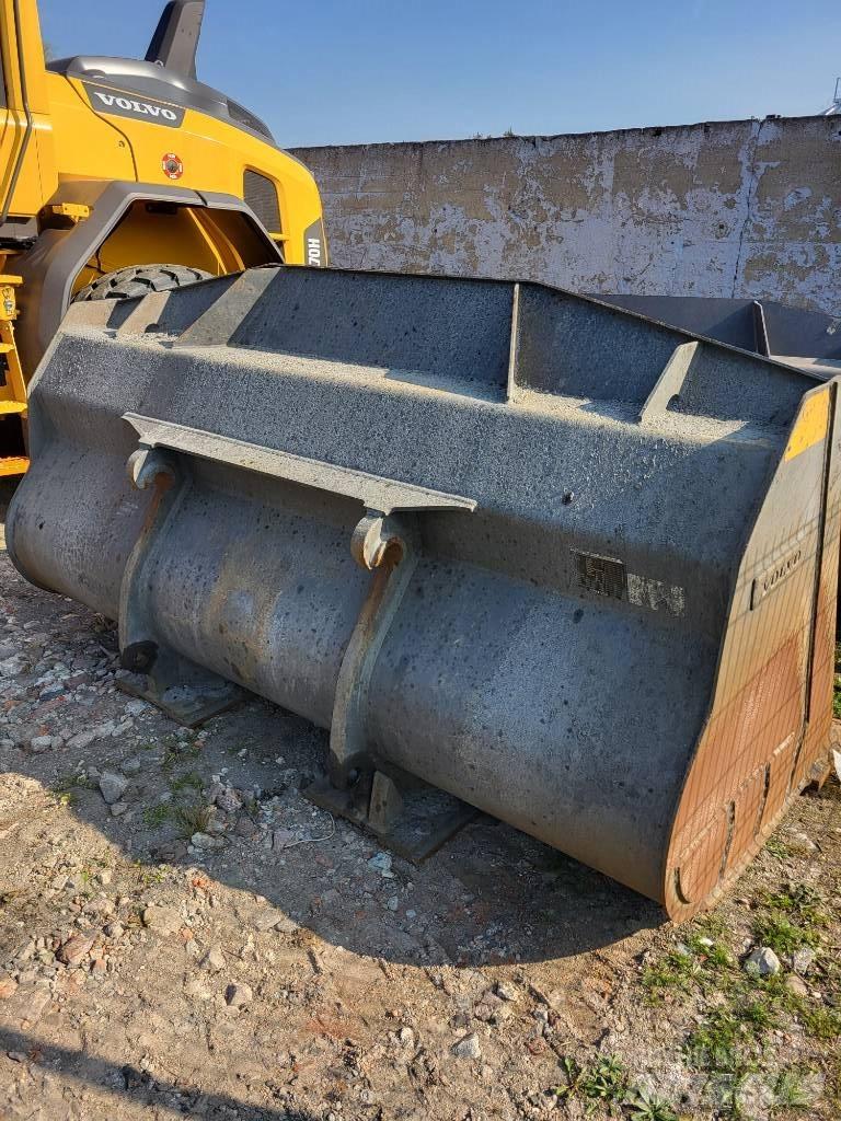 Volvo L 120 H Фронтальні навантажувачі