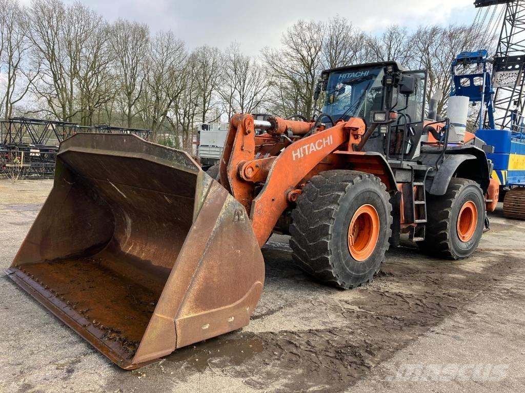 Hitachi ZW330-6 Фронтальні навантажувачі