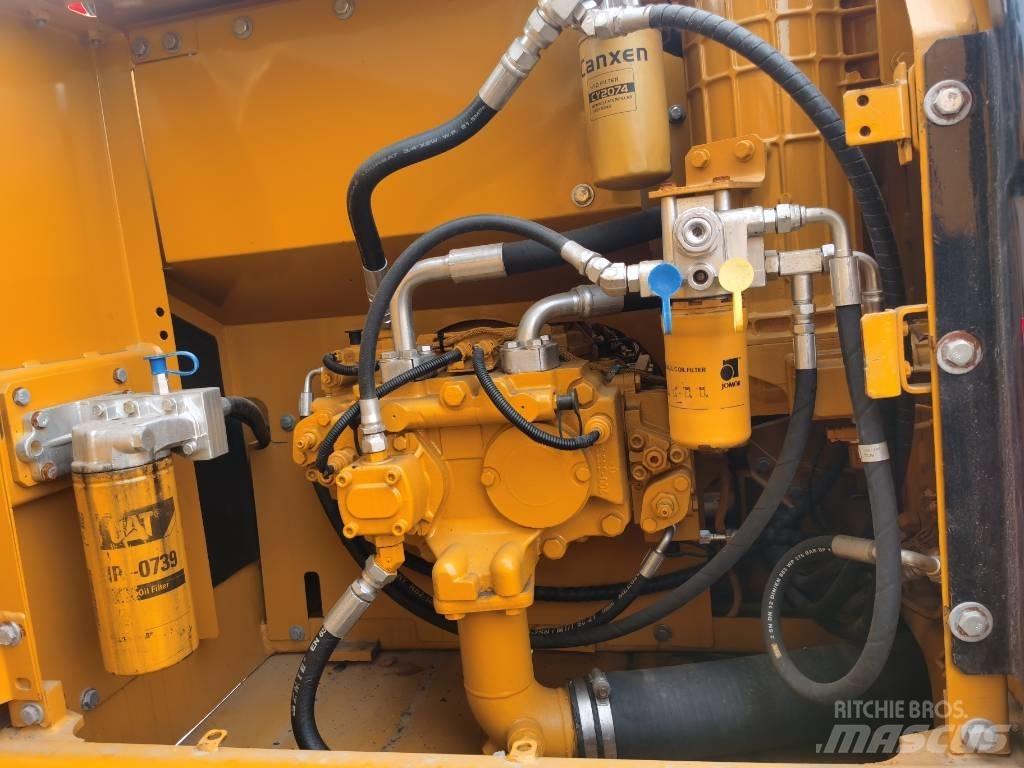 CAT 320 D2 Гусеничні екскаватори