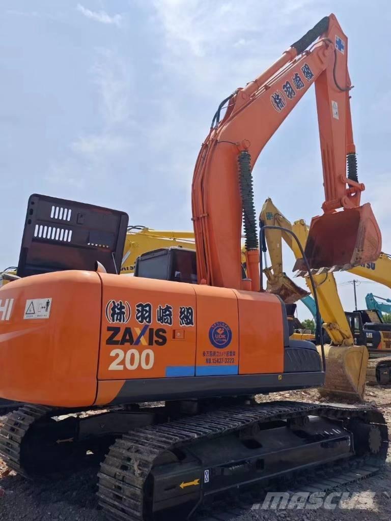 Hitachi ZX200 Гусеничні екскаватори