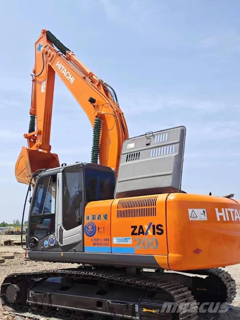Hitachi ZX200 Гусеничні екскаватори
