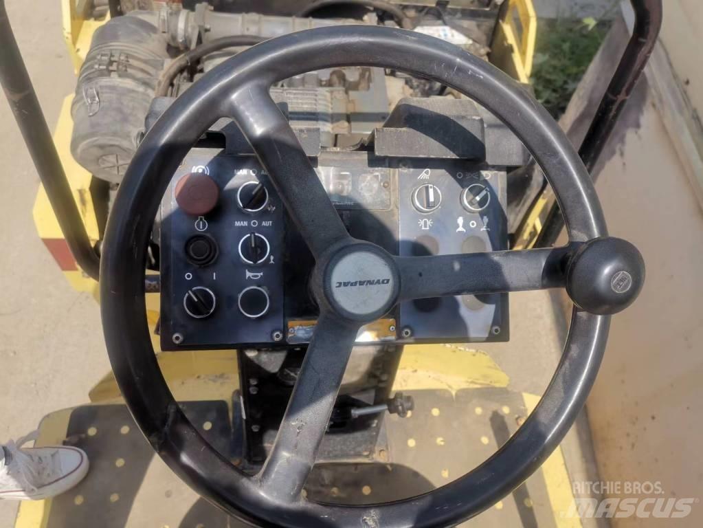 Dynapack cc142 Грунтові котки