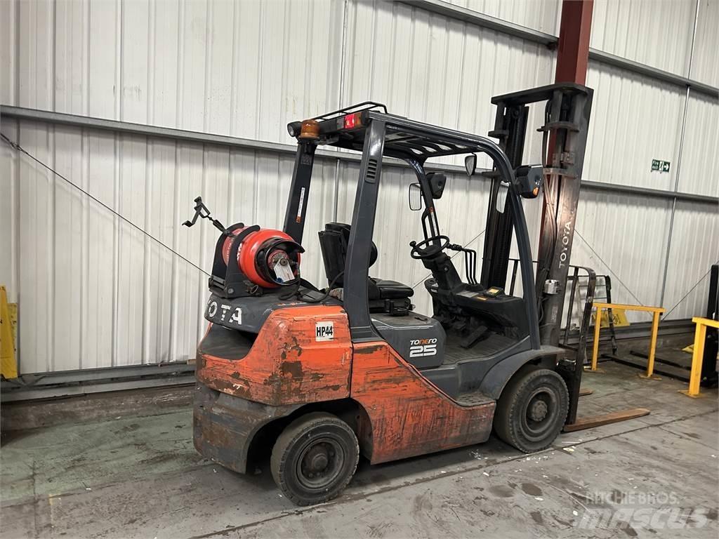 Toyota 02-8FGF25 Газові навантажувачі
