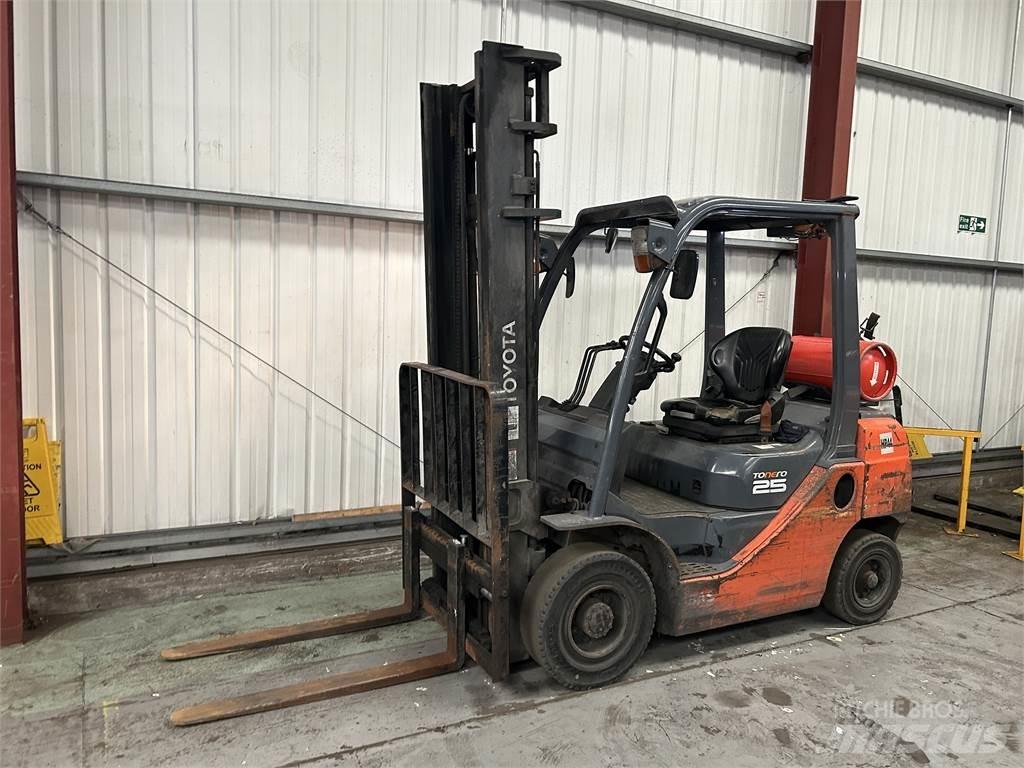 Toyota 02-8FGF25 Газові навантажувачі
