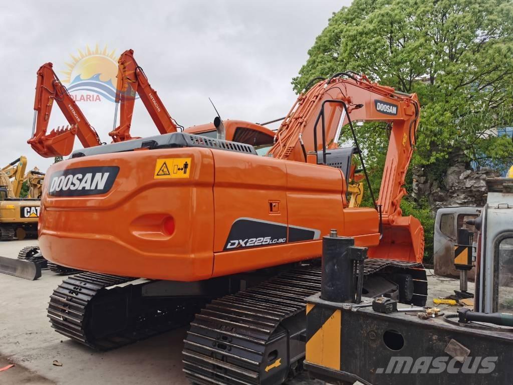Doosan DX 225 LC Гусеничні екскаватори