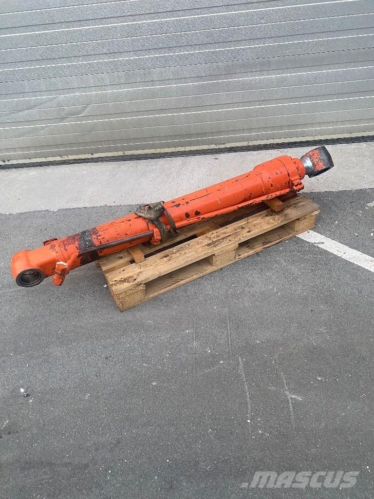 Hitachi ZX 250 LC Гусеничні екскаватори