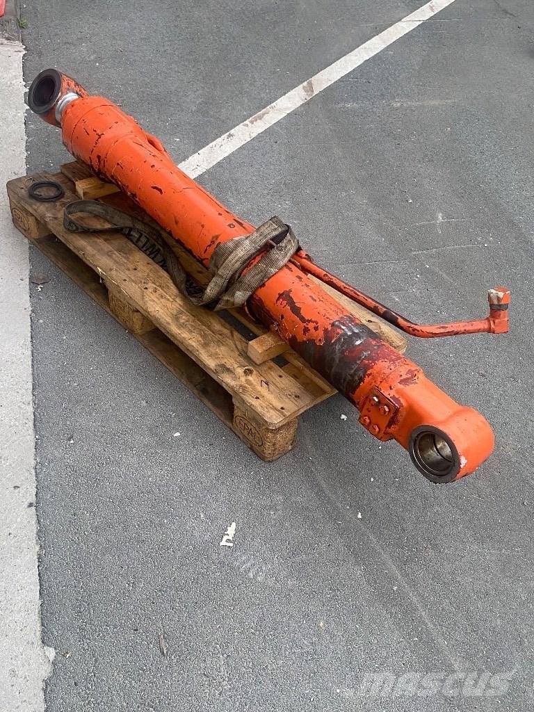 Hitachi ZX 250 LC Гусеничні екскаватори