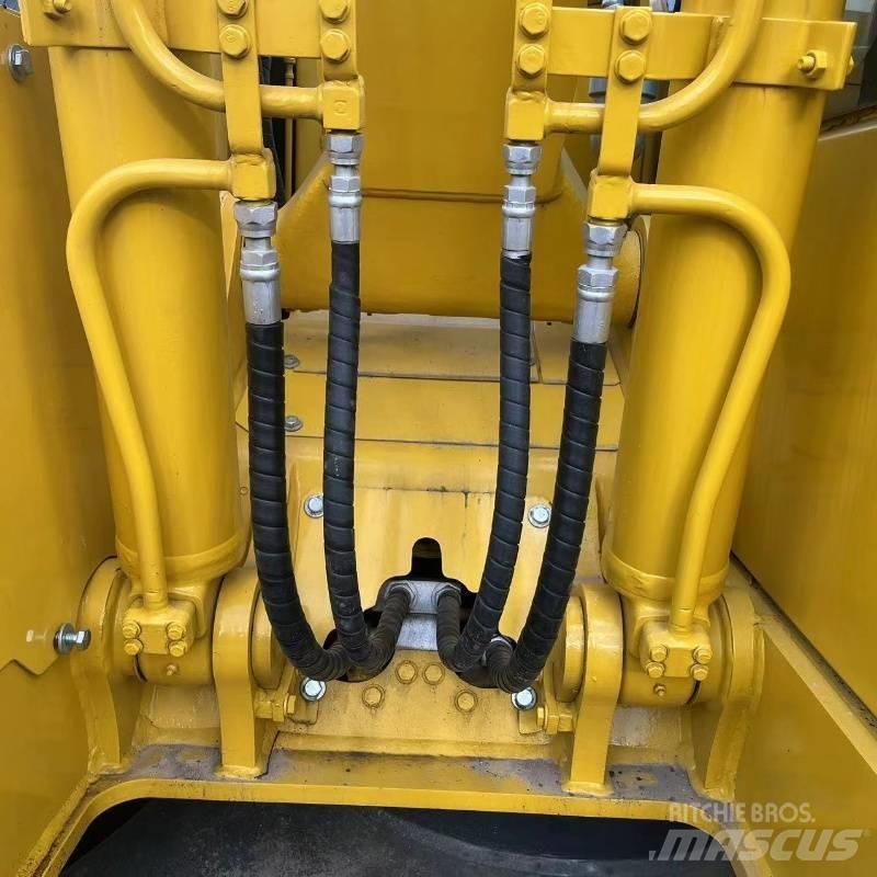 Komatsu PC 138 Гусеничні екскаватори