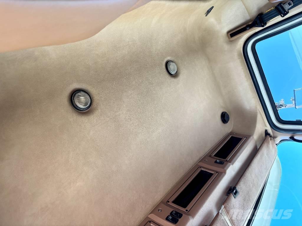 Mack GU713 Тягачі