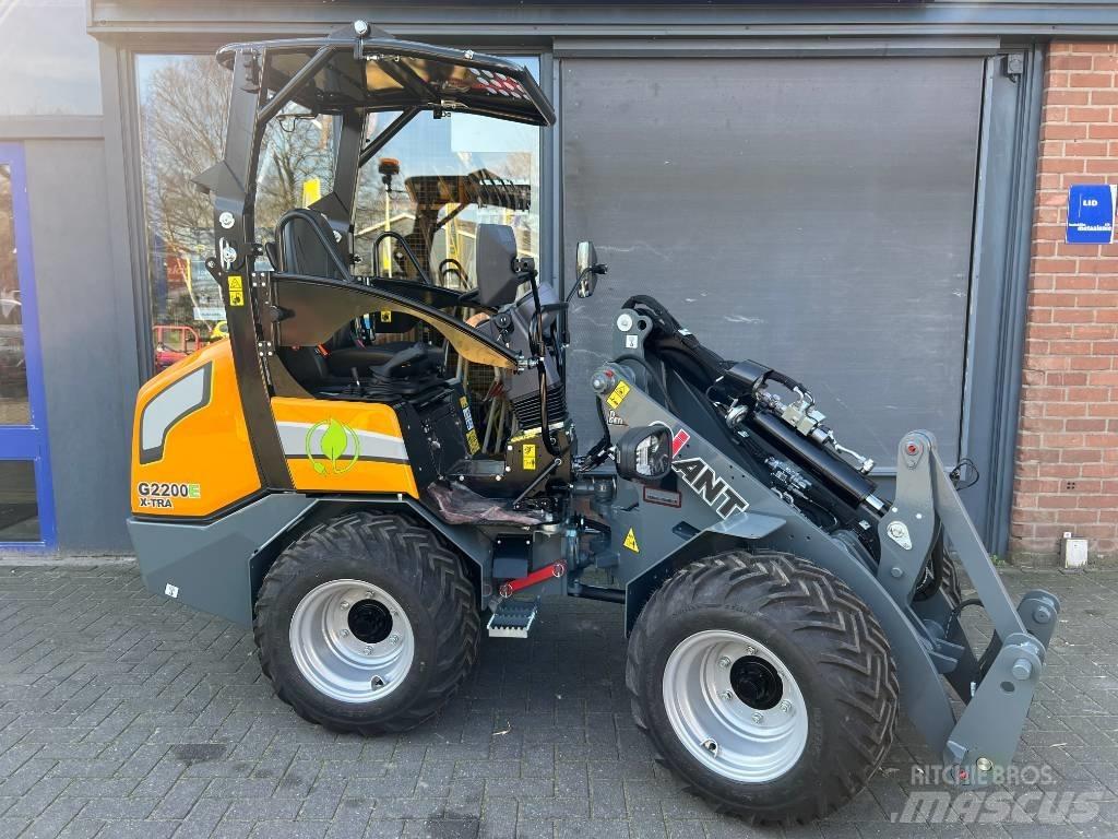 GiANT G2200E X-tra Багатофункціональне обладнання для вантажних і землекопальних робіт