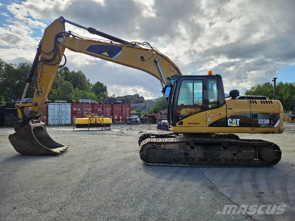 CAT 323 Гусеничні екскаватори