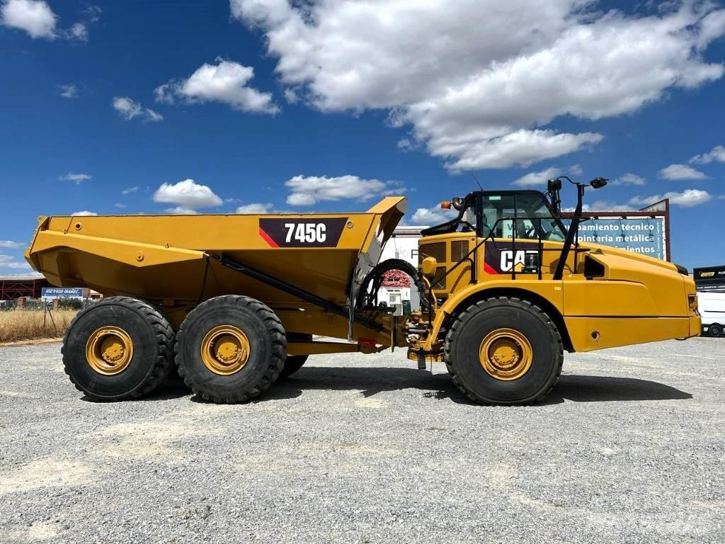 CAT 745 C Зчленовані самоскиди