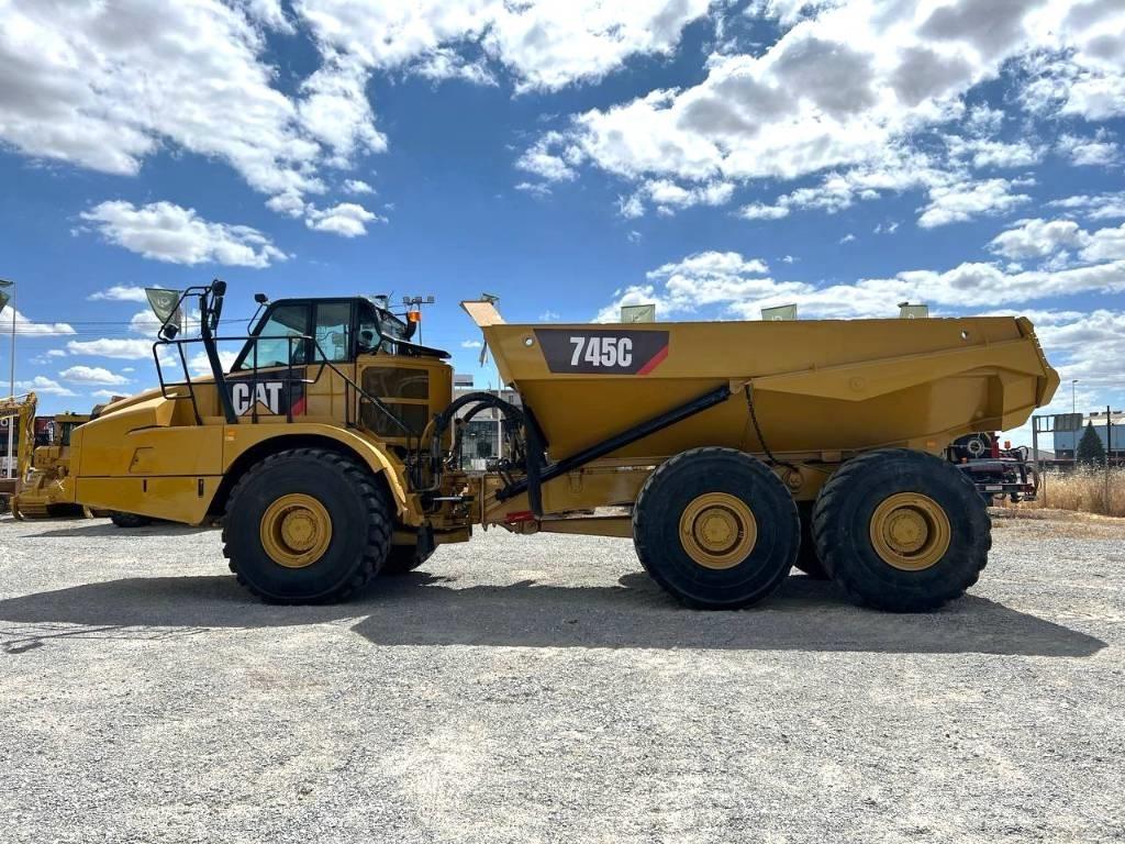 CAT 745 C Зчленовані самоскиди