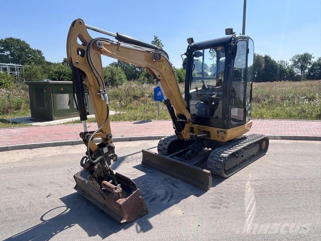 CAT 302.7D Міні-екскаватори < 7т