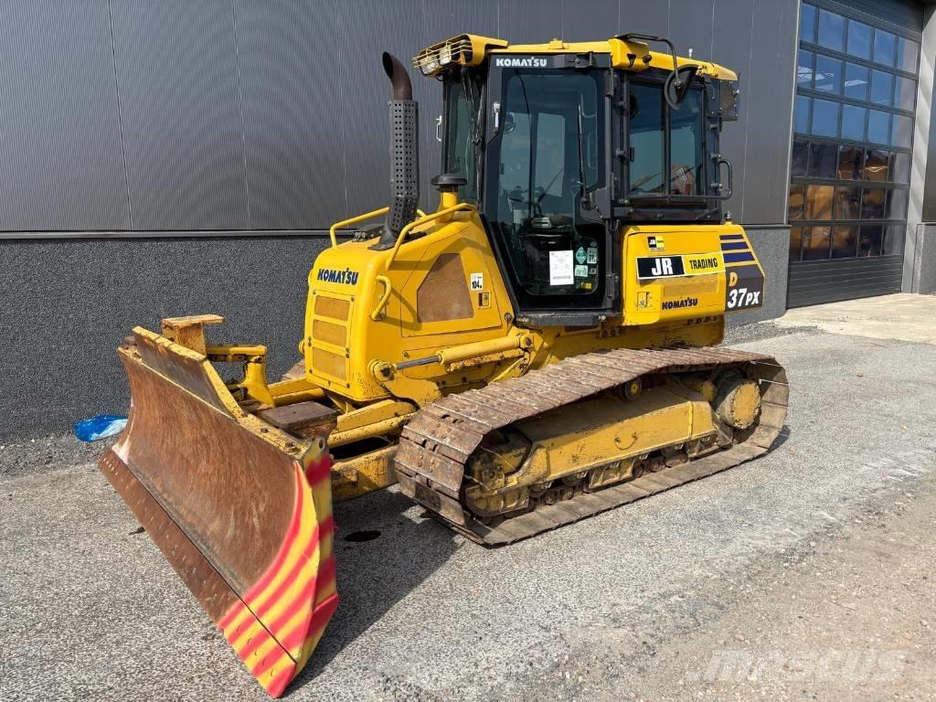 Komatsu D37 PX-23 Гусеничні бульдозери