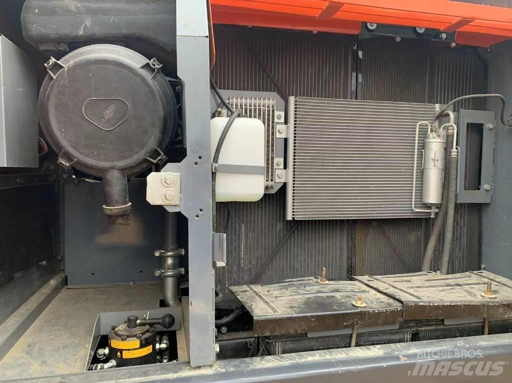 Hitachi ZX 200-3 Гусеничні екскаватори