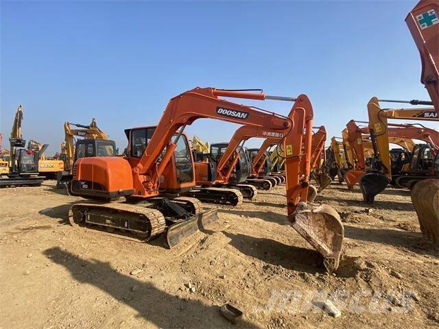 Doosan DX80 Середні екскаватори 7т. - 12т.