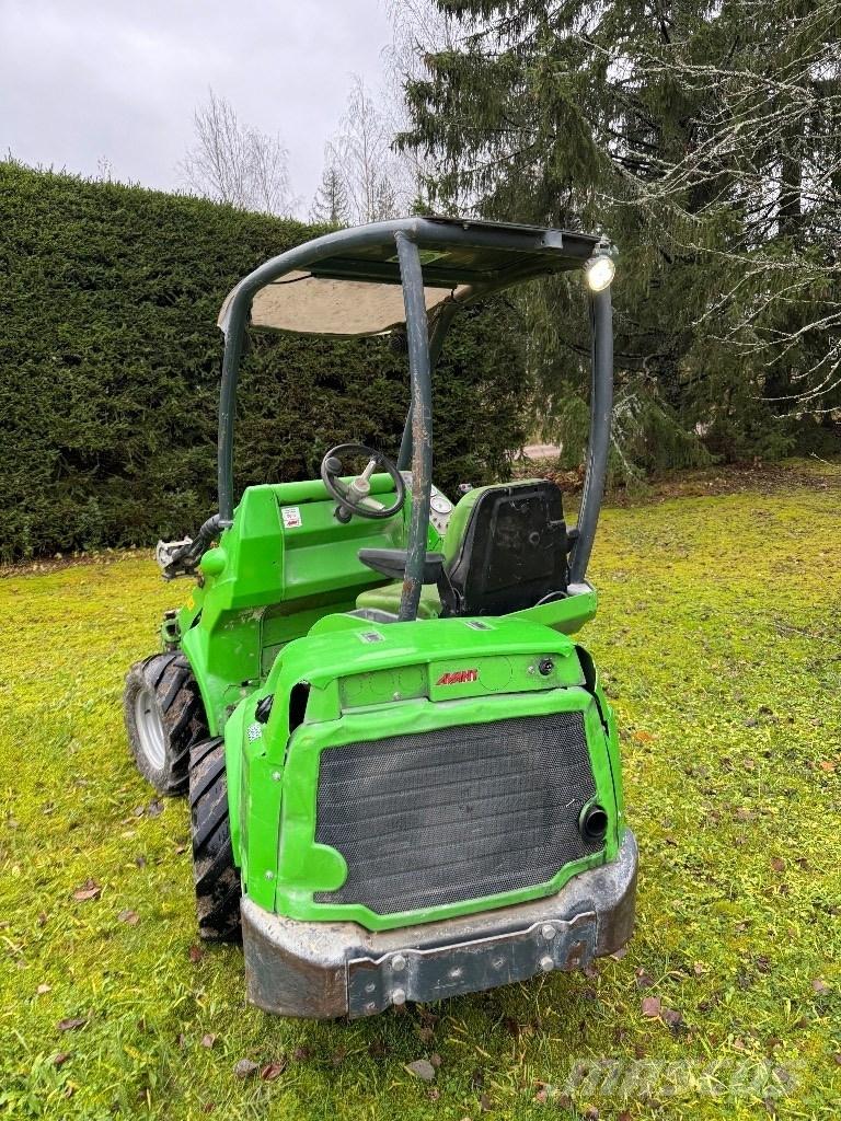 Avant 528 Багатофункціональне обладнання для вантажних і землекопальних робіт