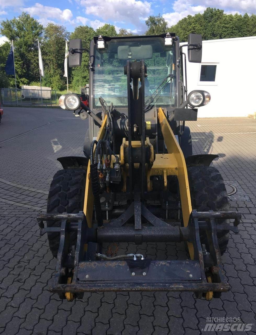 New Holland W50c Фронтальні навантажувачі