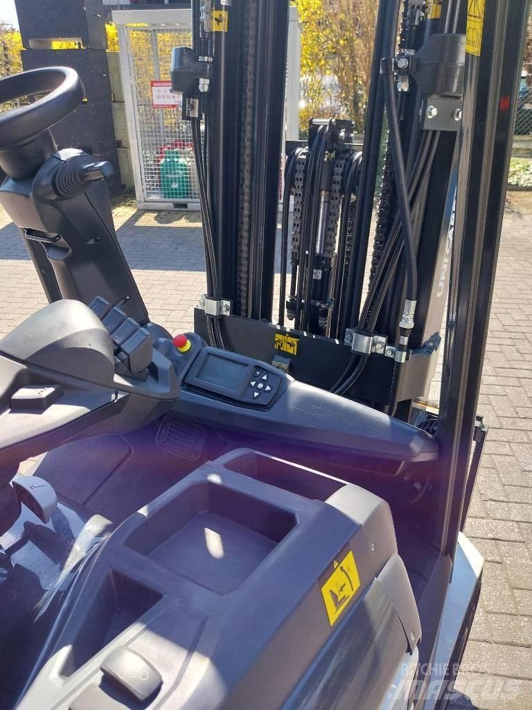 UniCarriers MX 25 Електронавантажувачі