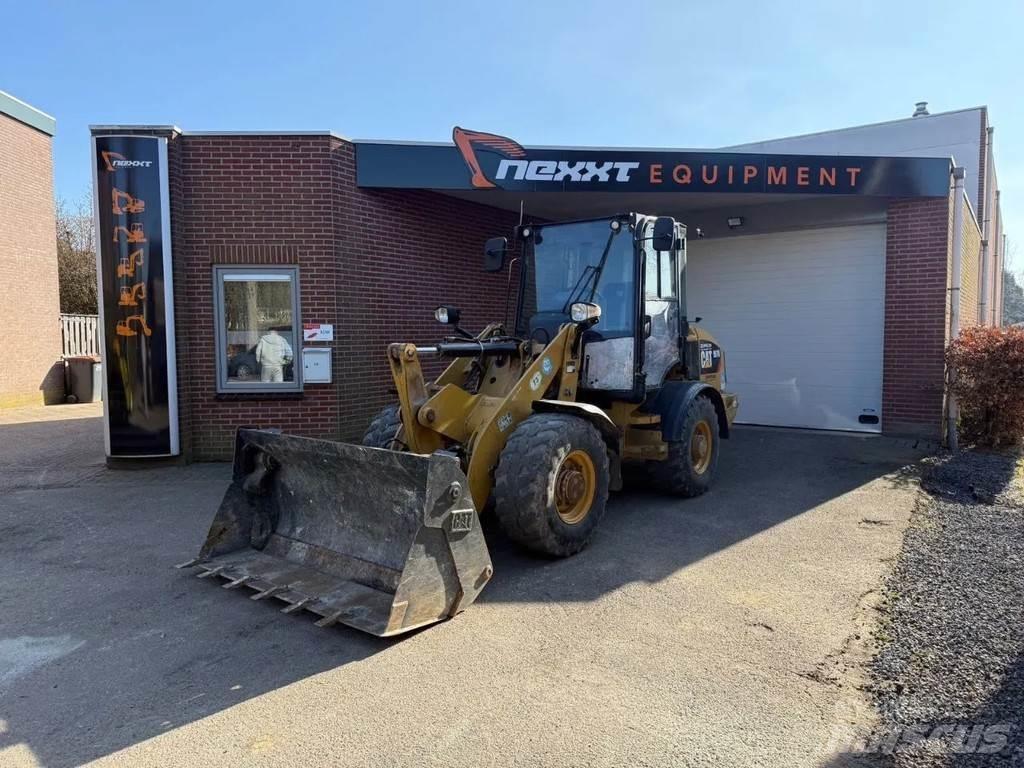 CAT 907M Фронтальні навантажувачі